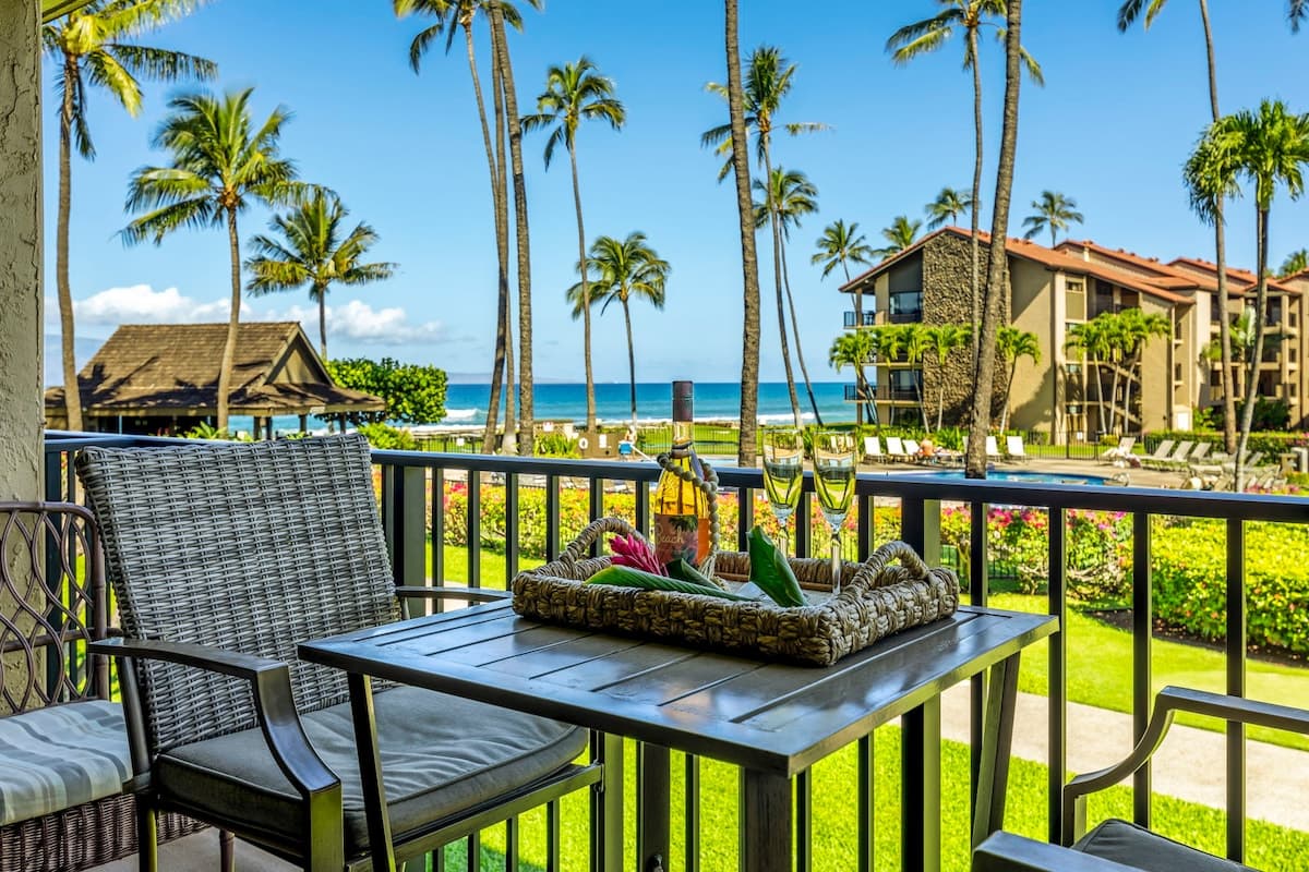 Condo in Lahaina · ★4.95 · 1 bedroom · 2 beds · 1 bath - Photo 1