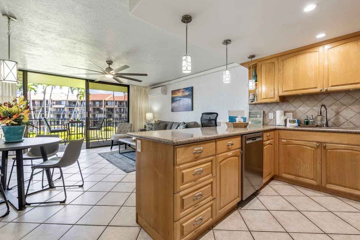 Condo in Lahaina · ★4.95 · 1 bedroom · 2 beds · 1 bath - Photo 5