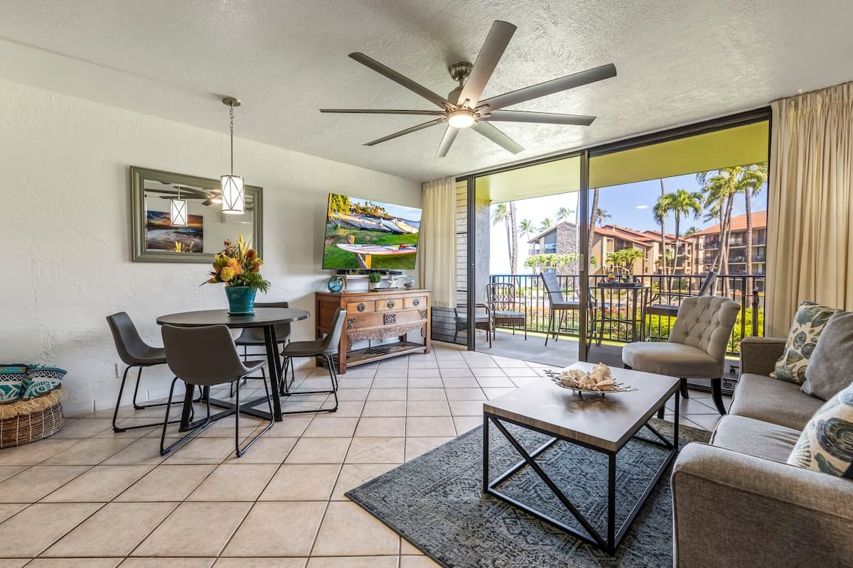 Condo in Lahaina · ★4.95 · 1 bedroom · 2 beds · 1 bath - Photo 4