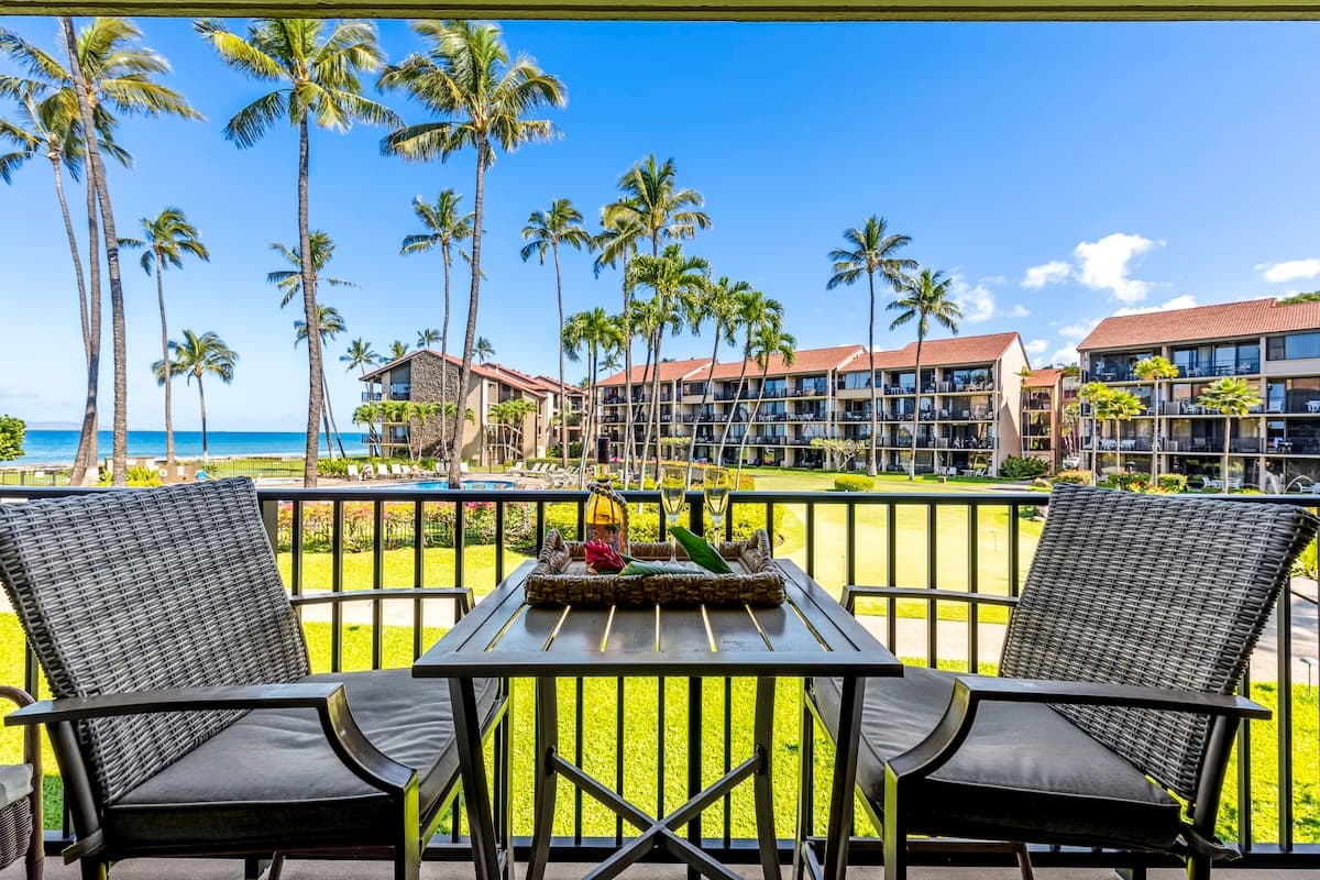 Condo in Lahaina · ★4.95 · 1 bedroom · 2 beds · 1 bath - Photo 2