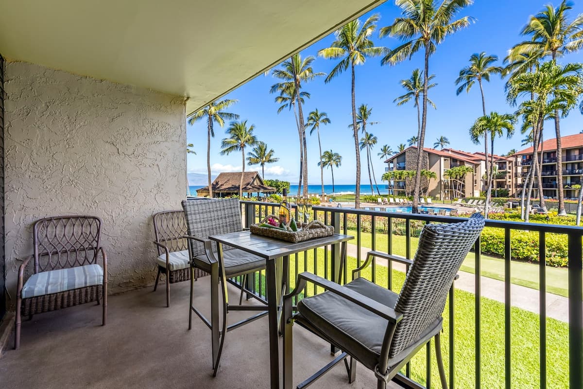 Condo in Lahaina · ★4.95 · 1 bedroom · 2 beds · 1 bath - Photo 3