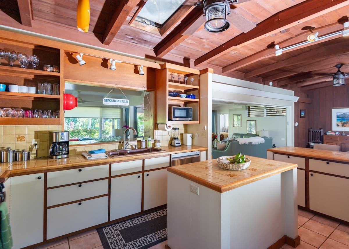 Home in Paia · ★4.89 · 3 bedrooms · 4 beds · 2 baths - Photo 4