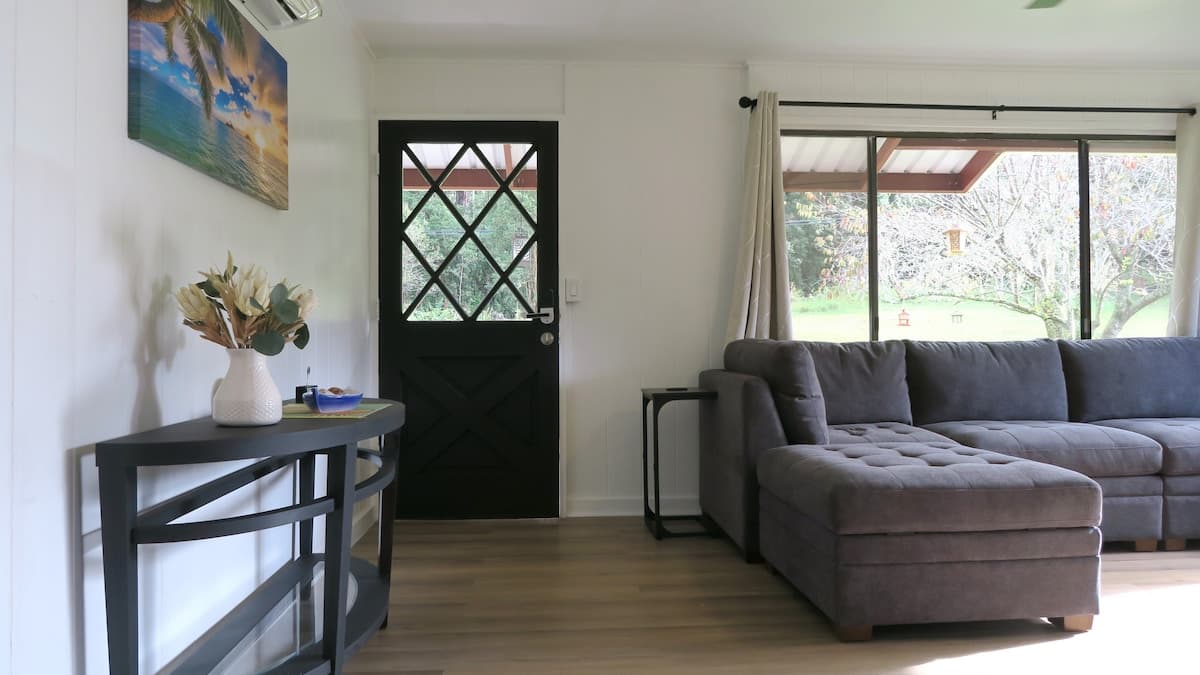 Home in Honokaa · ★4.95 · 3 bedrooms · 4 beds · 2 shared baths - Photo 3
