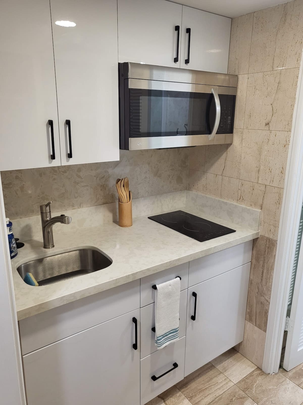 21F- Studio • NO Resort Fees • 2 Queen Beds - Photo 3
