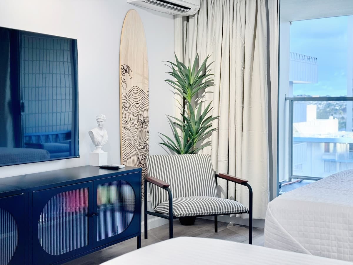 Modern Boutique-Central Waikiki Studio-Pool View - Photo 3