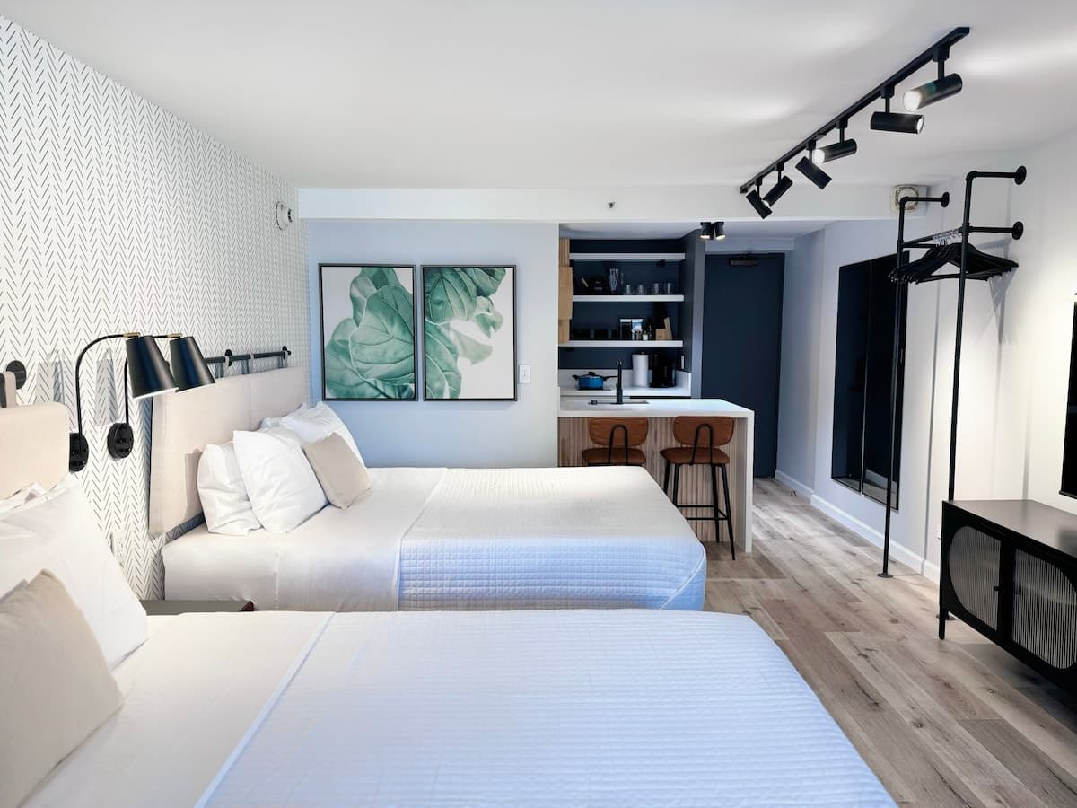 Modern Boutique-Central Waikiki Studio-Pool View - Photo 1
