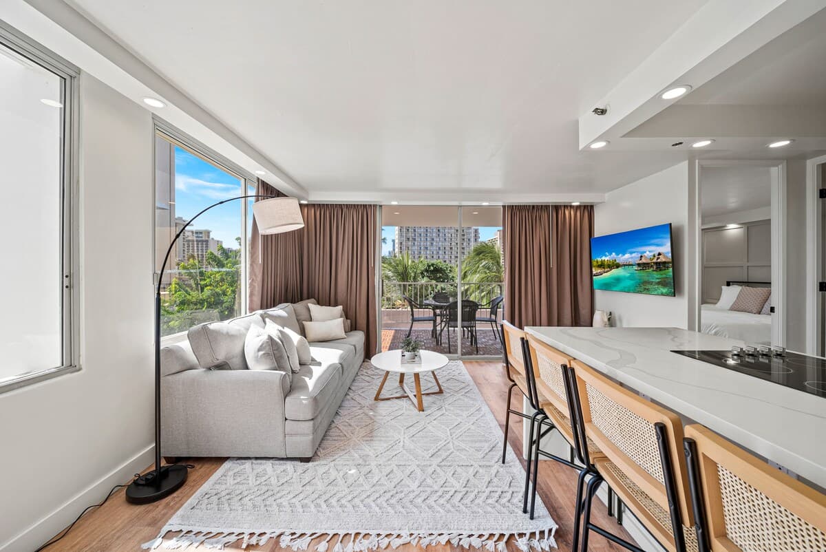 Condo in Honolulu · ★4.85 · Studio · 2 beds · 1 private bath - Photo 5