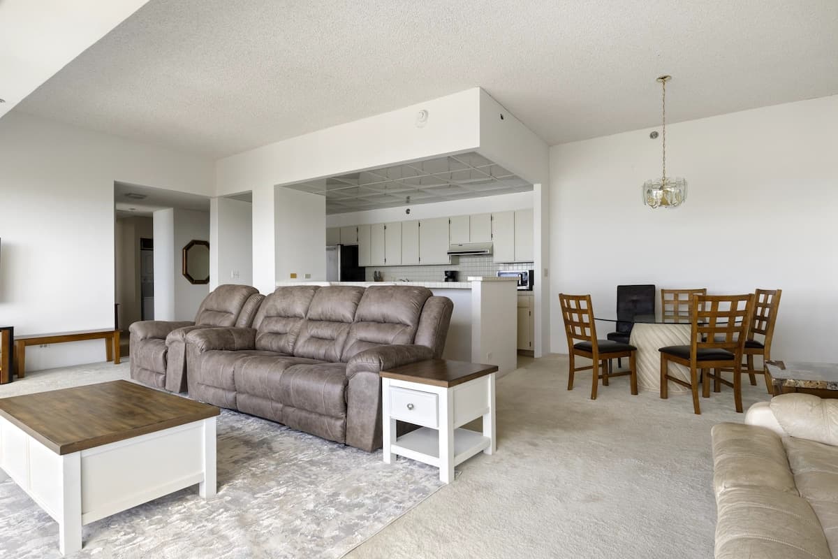 Condo in Honolulu · ★4.61 · 2 bedrooms · 5 beds · 2 private baths - Photo 1