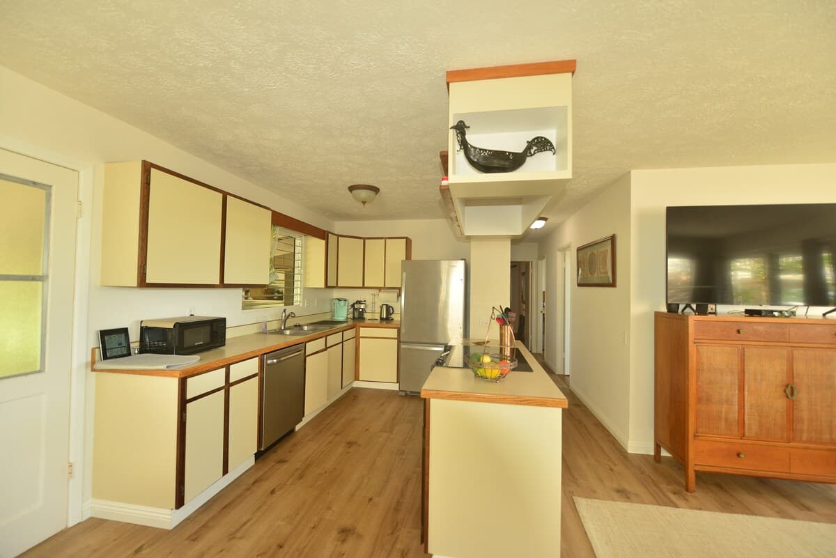 Home in Kailua-Kona · ★4.96 · 3 bedrooms · 3 beds · 1 private bath - Photo 5