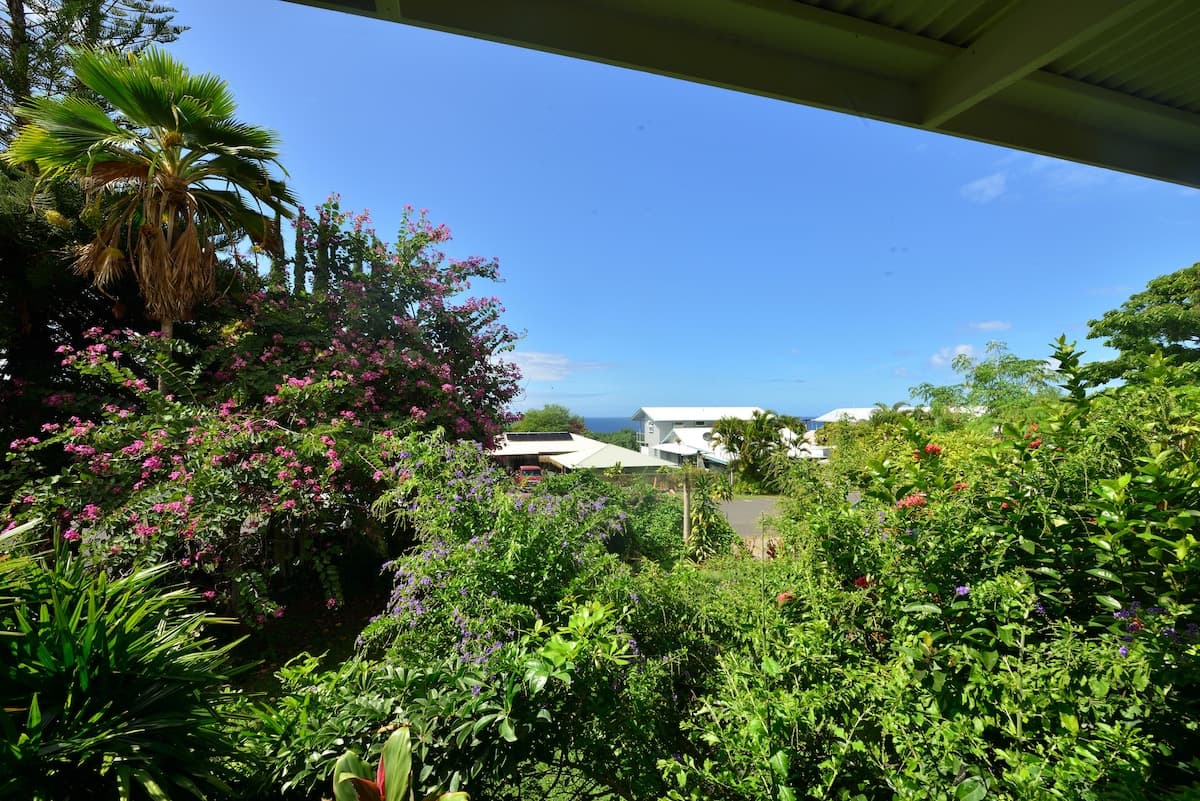 Home in Kailua-Kona · ★4.96 · 3 bedrooms · 3 beds · 1 private bath - Photo 1