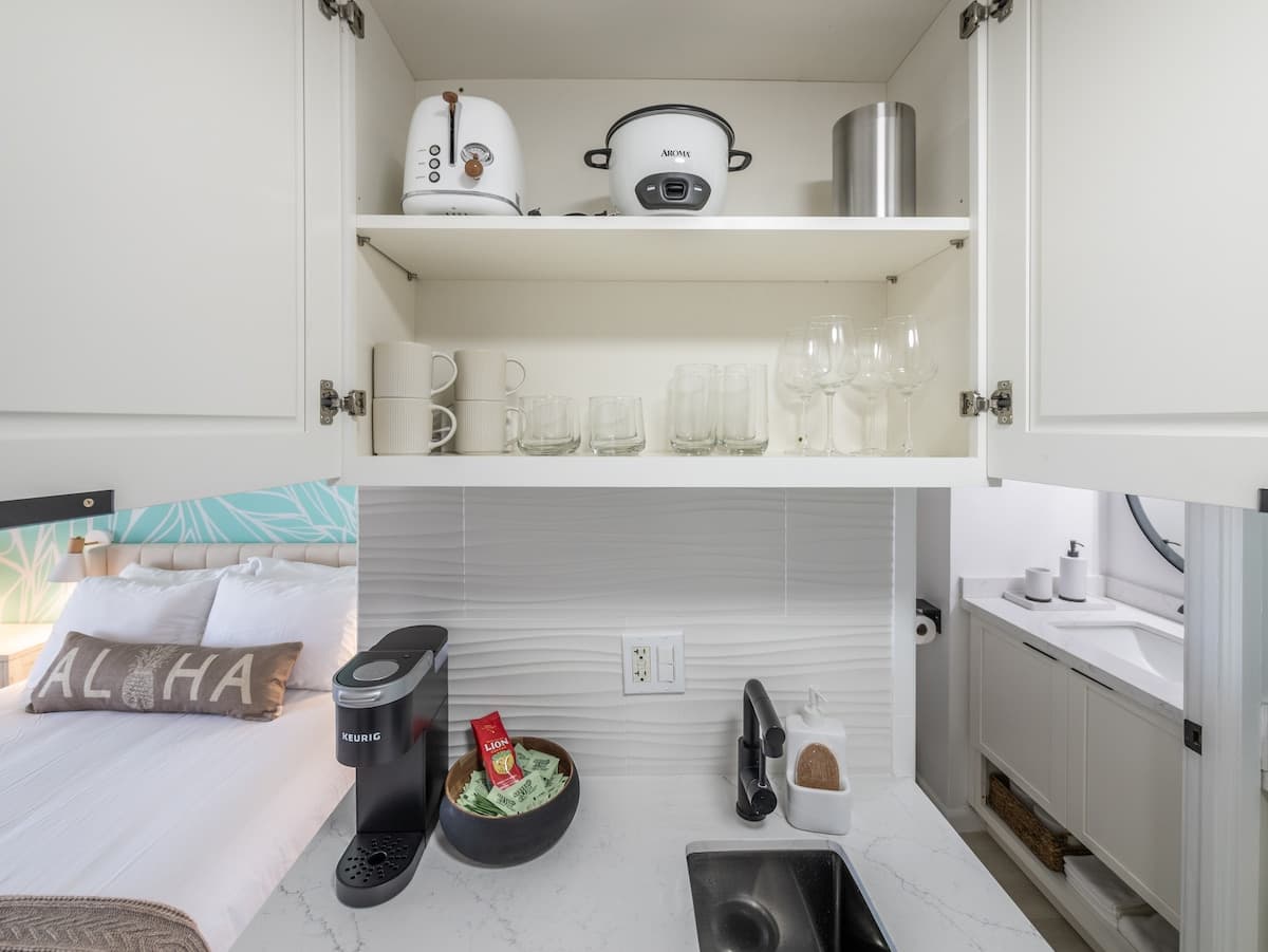 24FL- Stylish Studio In Central Waikiki - Photo 4