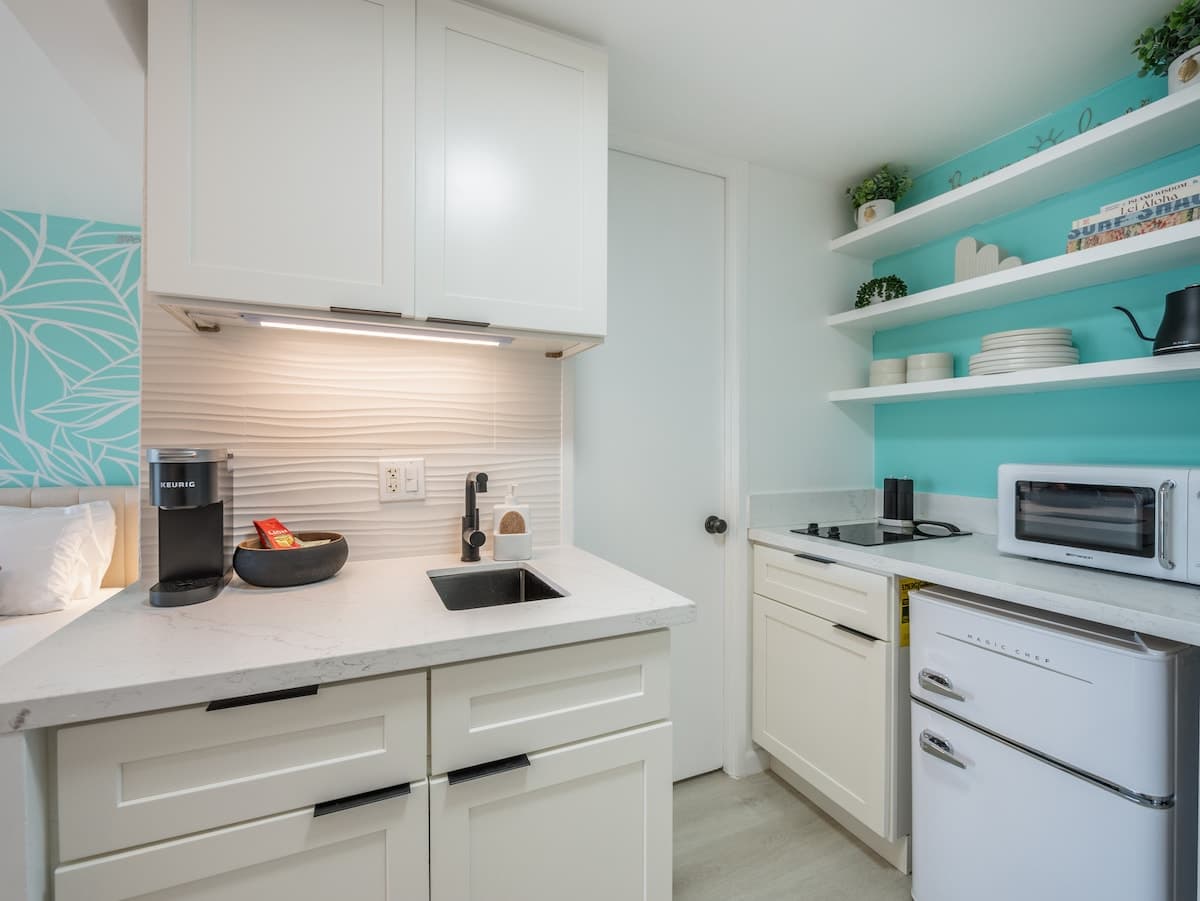 24FL- Stylish Studio In Central Waikiki - Photo 3