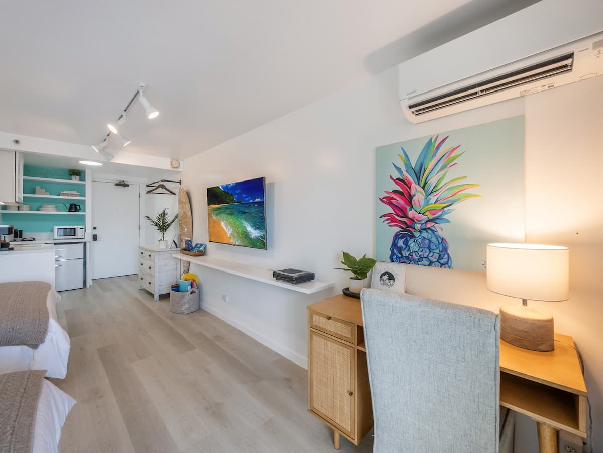 24FL- Stylish Studio In Central Waikiki - Photo 2