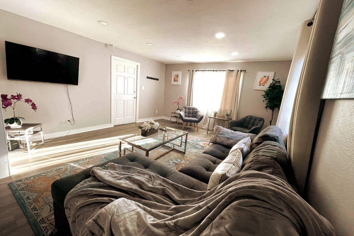 New Kitchen, King Bed, Walk to Downtown Sunnyvale - Photo 2