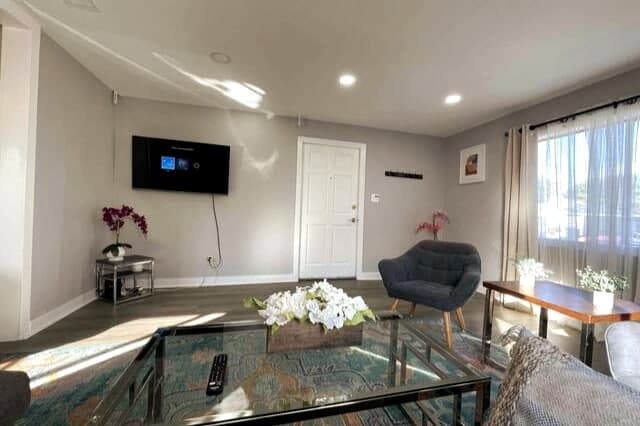 New Kitchen, King Bed, Walk to Downtown Sunnyvale - Photo 3