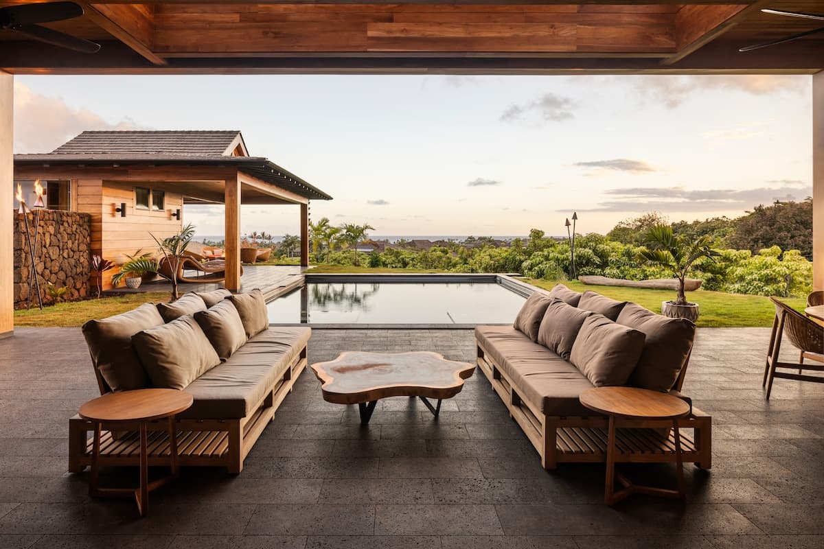 Teak House - Photo 1