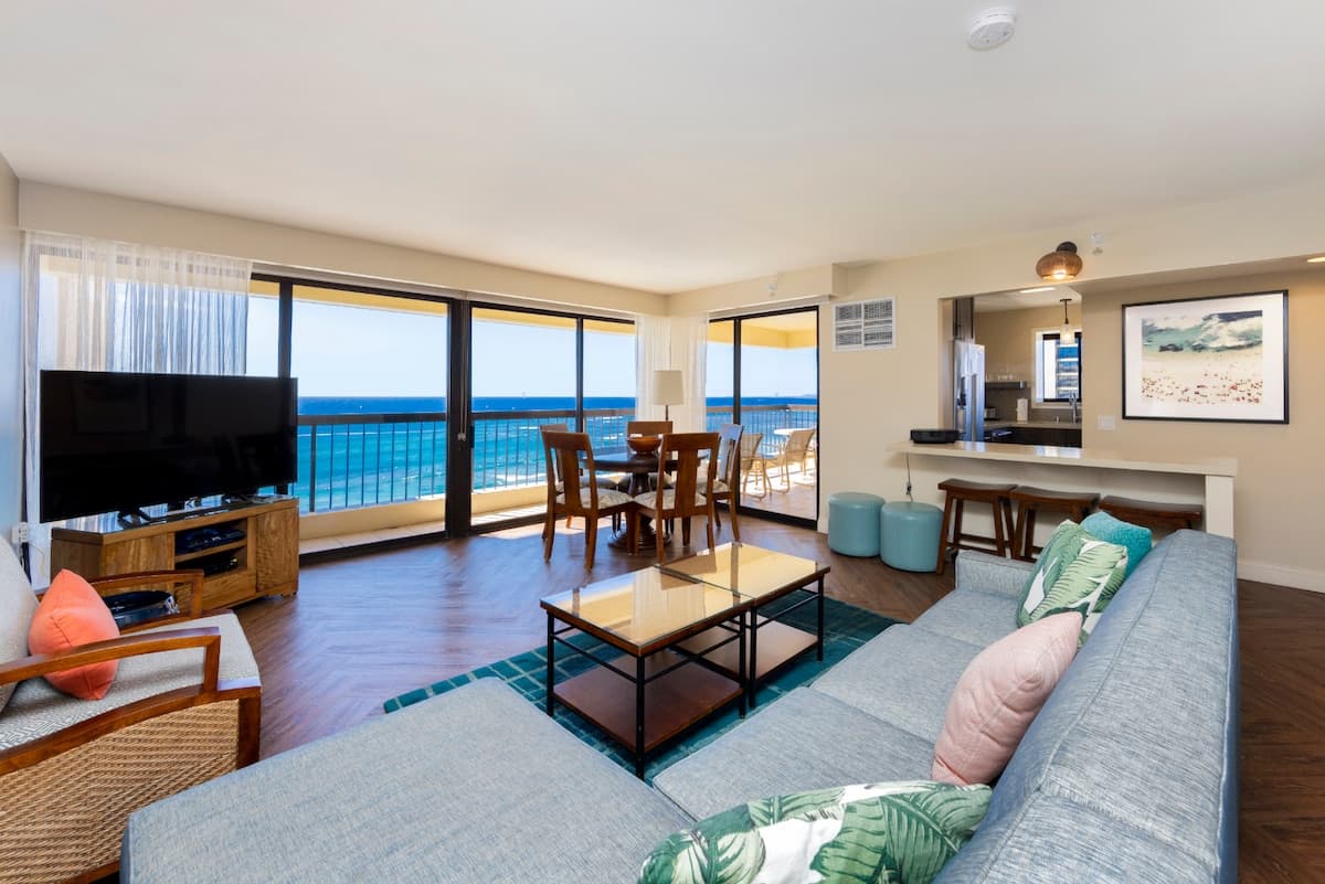 Condo in Honolulu · ★4.92 · 2 bedrooms · 4 beds · 2 private baths - Photo 4