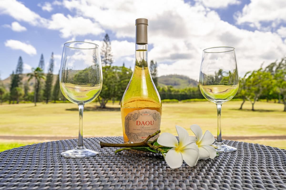 Condo in Kahuku · ★4.83 · 3 bedrooms · 4 beds · 2 private baths - Photo 2