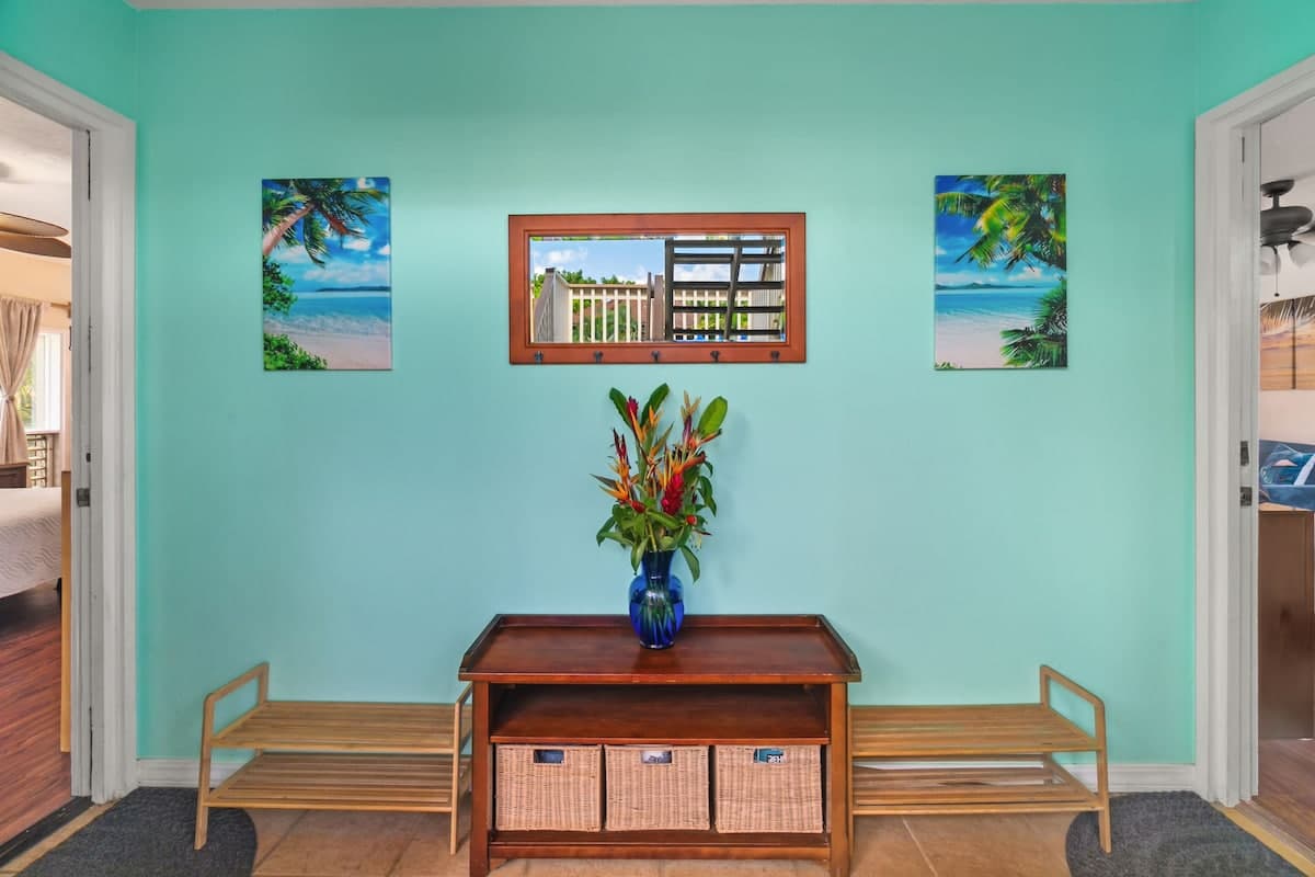 North shore condo w/ pool & private laundry - Photo 2