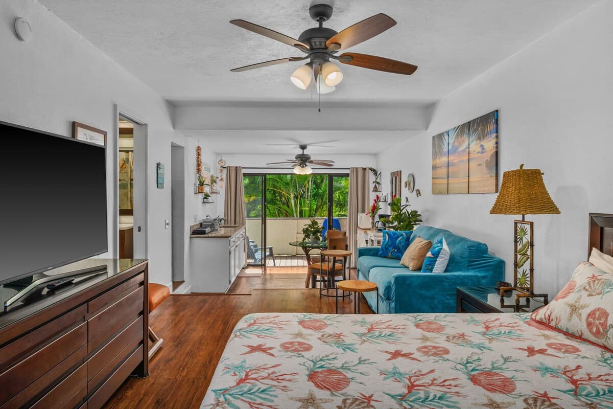 North shore condo w/ pool & private laundry - Photo 4