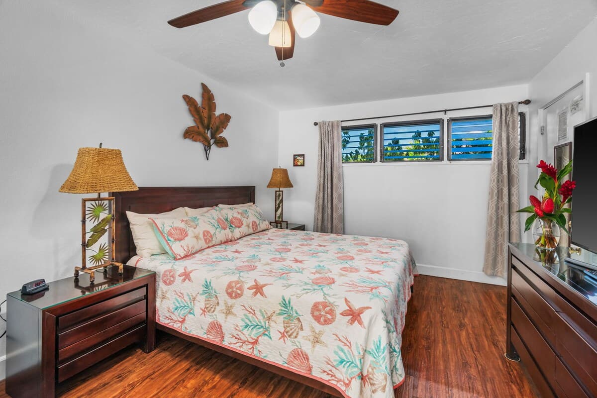 North shore condo w/ pool & private laundry - Photo 3