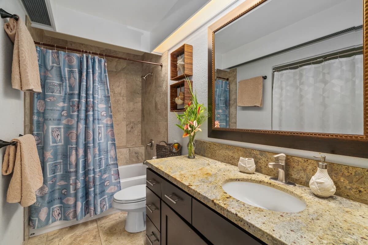 North shore condo w/ full kitchen, laundry & pool - Photo 5