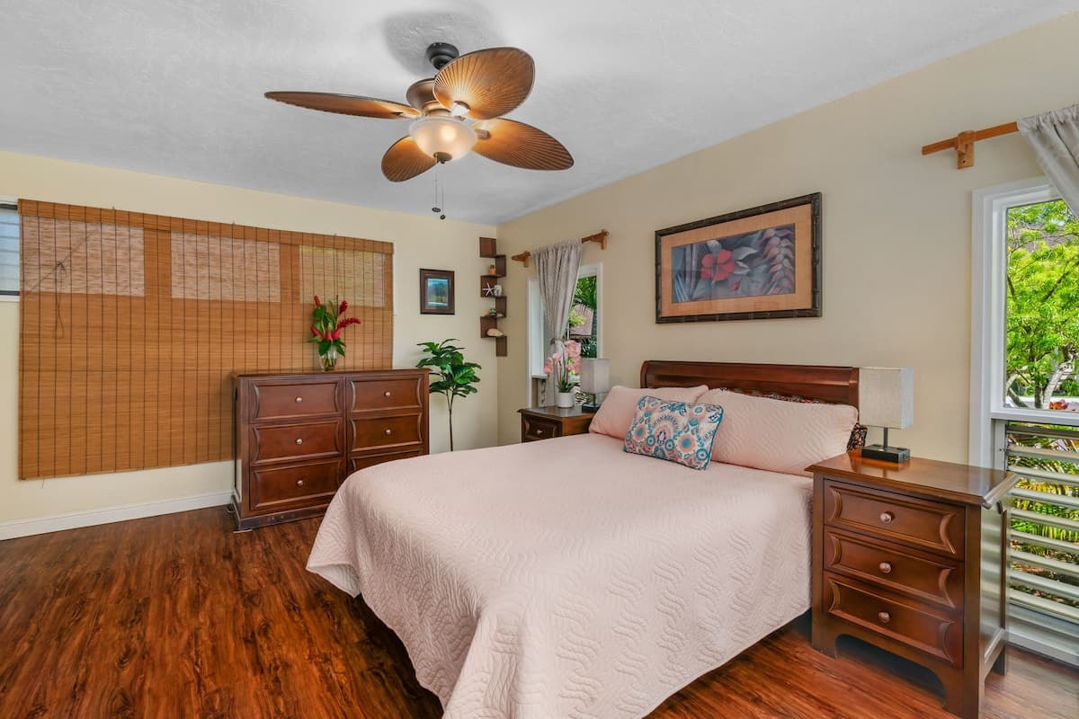 North shore condo w/ full kitchen, laundry & pool - Photo 3