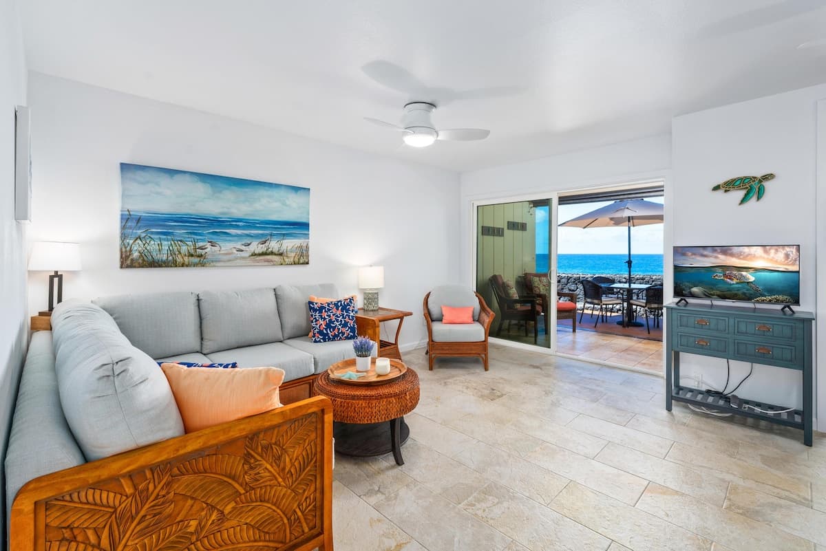 Condo in Kailua-Kona · ★4.69 · 2 bedrooms · 2 beds · 2 shared baths - Photo 1