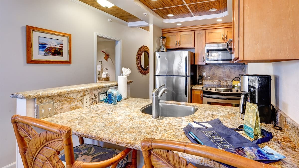 Condo in Lahaina · ★5.0 · 1 bedroom · 2 beds · 1 bath - Photo 5