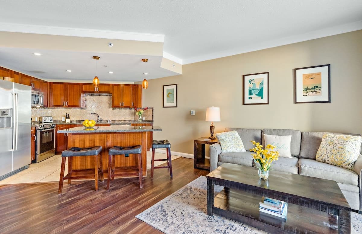 Condo in Lahaina · ★4.8 · Studio · 2 beds · 1 bath - Photo 5