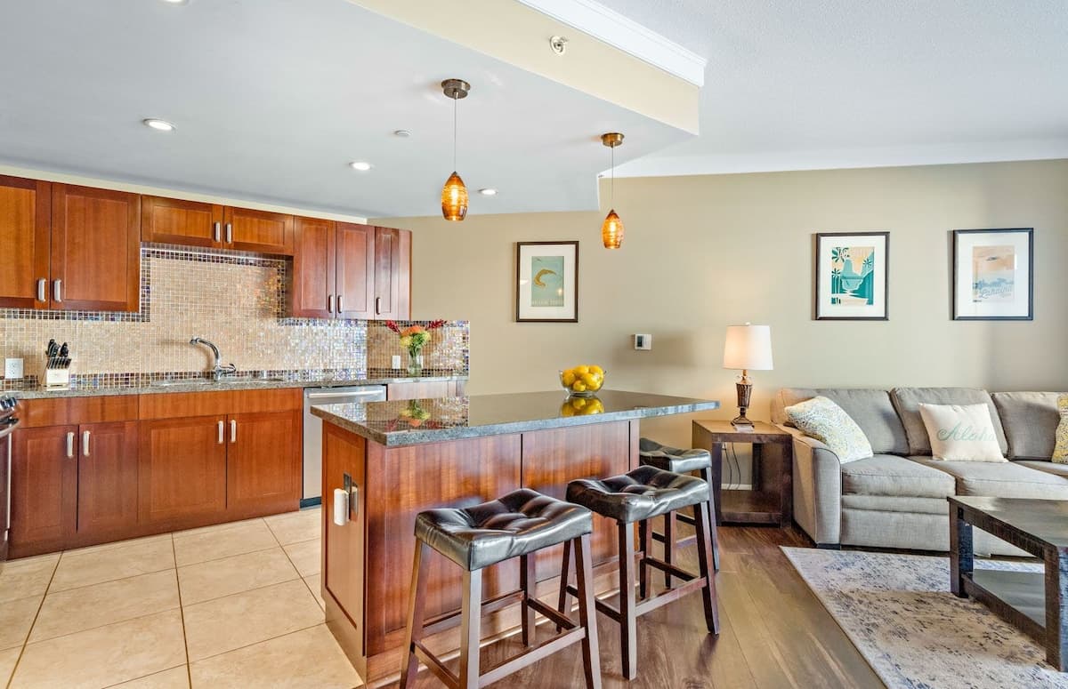Condo in Lahaina · ★4.8 · Studio · 2 beds · 1 bath - Photo 3