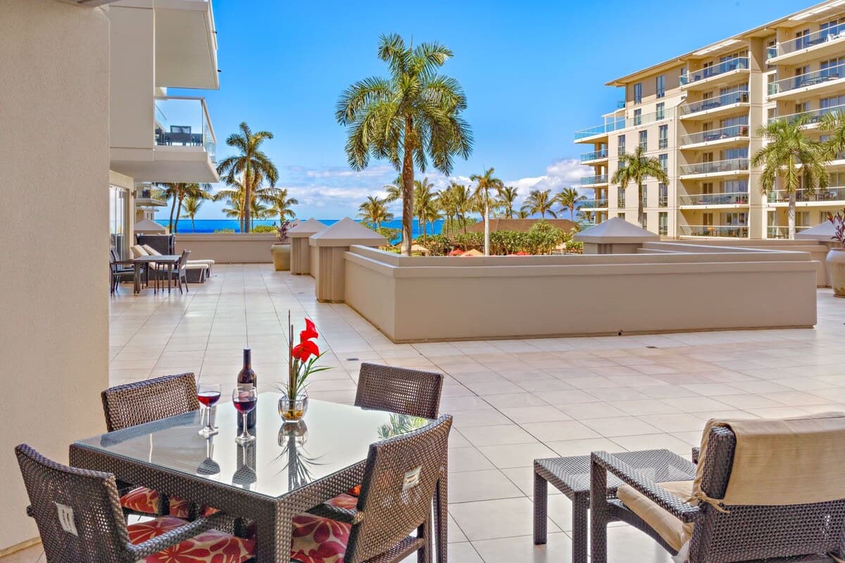 Condo in Lahaina · ★4.8 · Studio · 2 beds · 1 bath - Photo 2