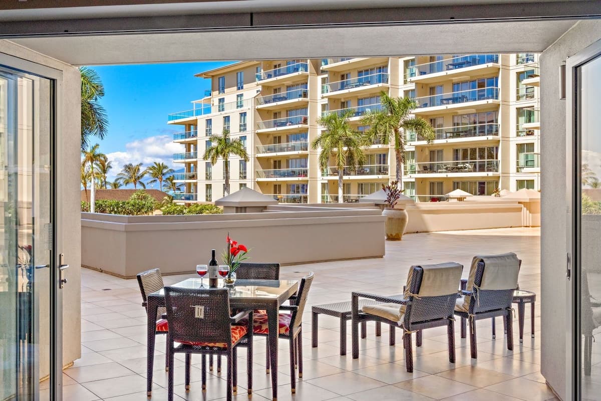 Condo in Lahaina · ★4.8 · Studio · 2 beds · 1 bath - Photo 4