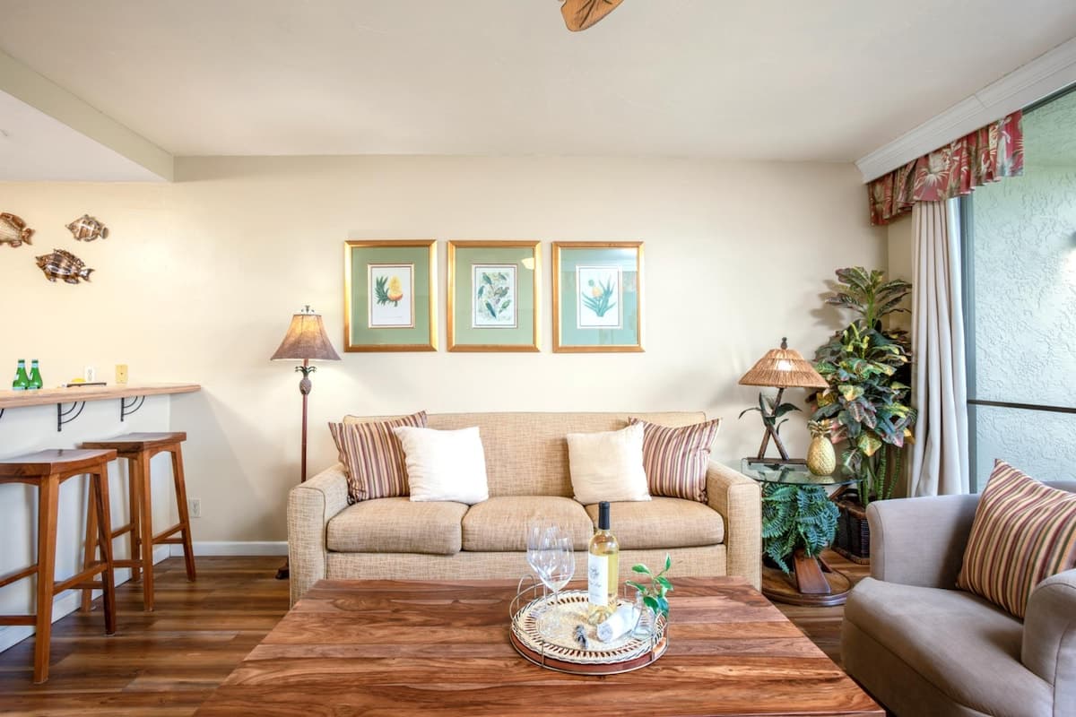 Condo in Lahaina · ★5.0 · 1 bedroom · 2 beds · 1 bath - Photo 3