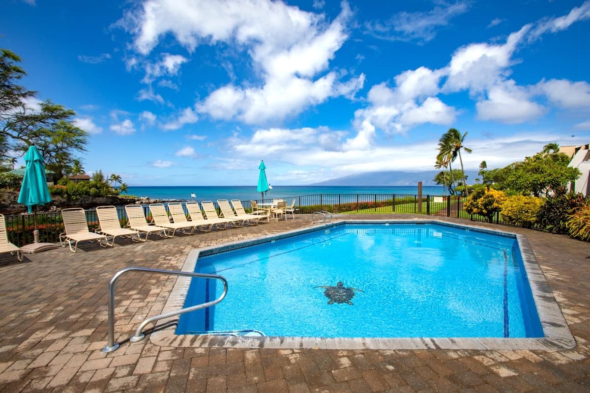 Condo in Lahaina · ★5.0 · 1 bedroom · 2 beds · 1 bath - Photo 1