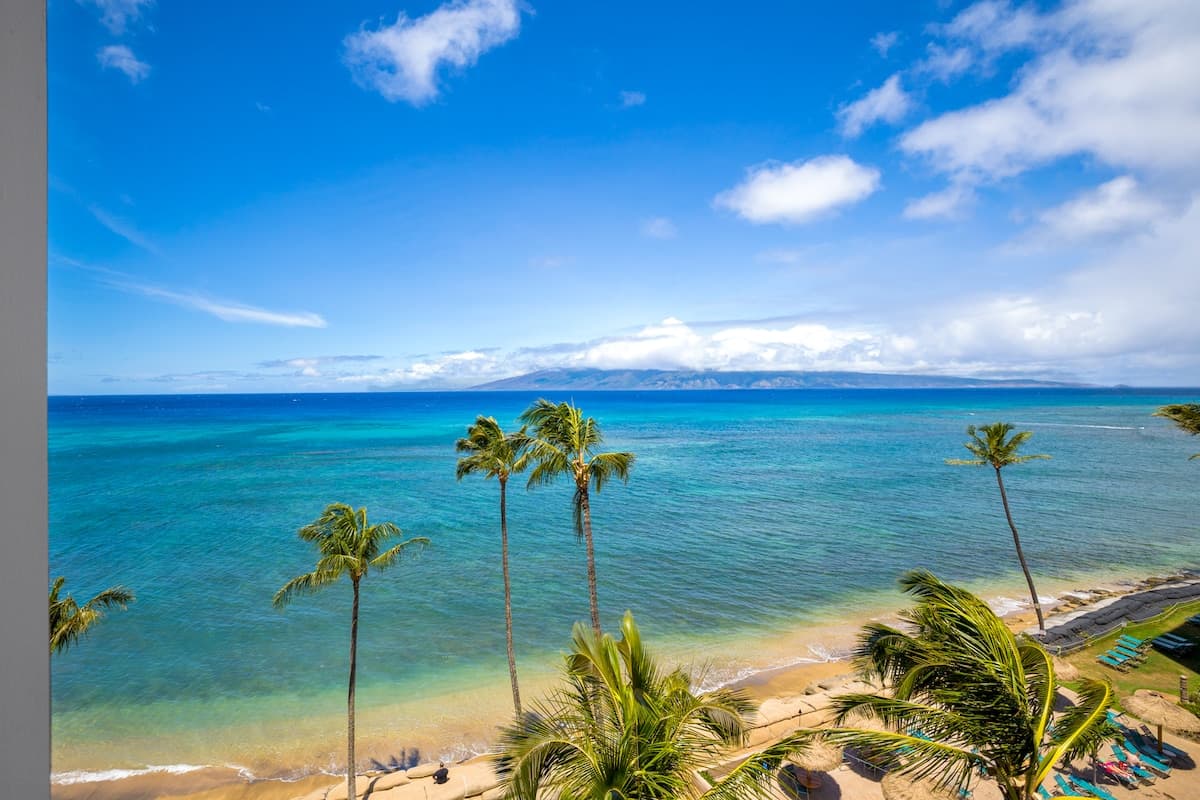 Condo in Lahaina · ★4.83 · 1 bedroom · 2 beds · 1 shared bath - Photo 2