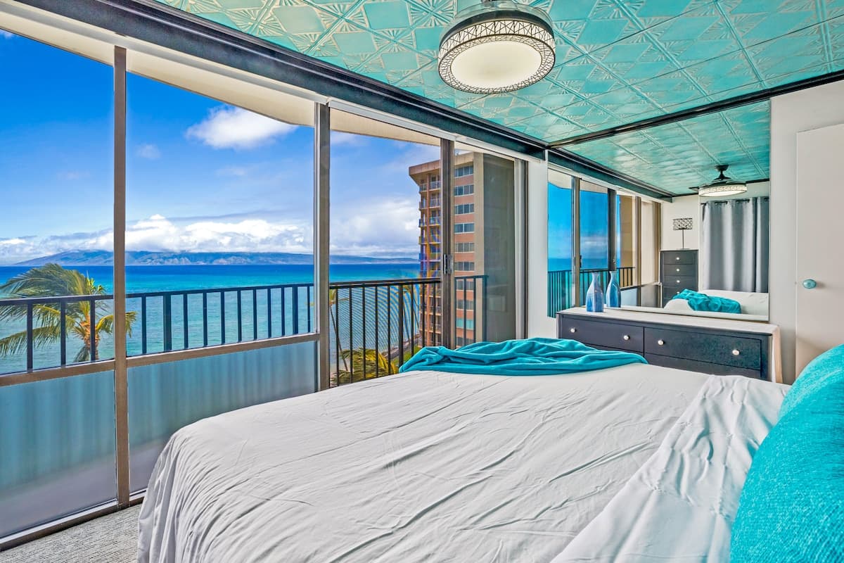 Condo in Lahaina · ★4.83 · 1 bedroom · 2 beds · 1 shared bath - Photo 4