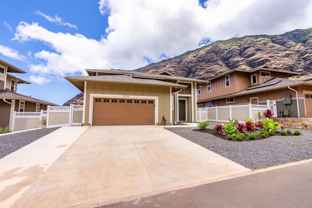 Home in Waianae · ★4.89 · 3 bedrooms · 6 beds · 2.5 private baths - Photo 3