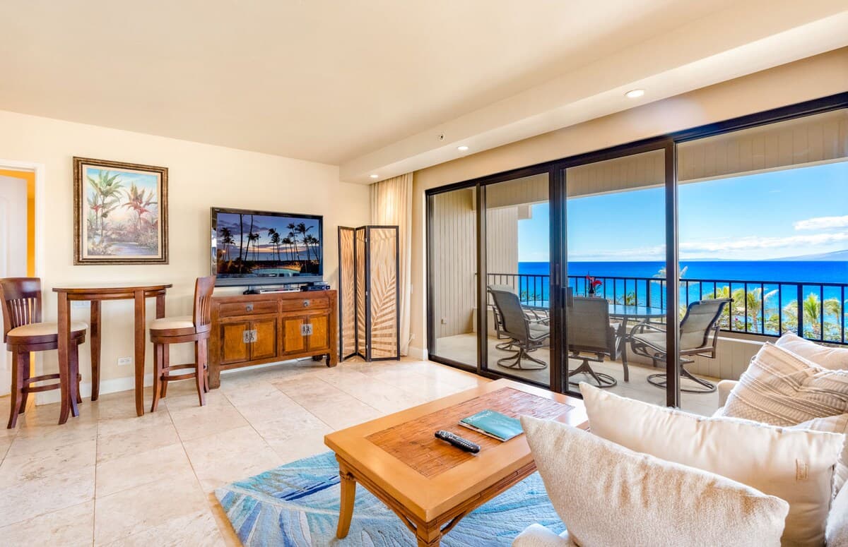 Condo in Lahaina · ★4.8 · 2 bedrooms · 4 beds · 2 baths - Photo 4
