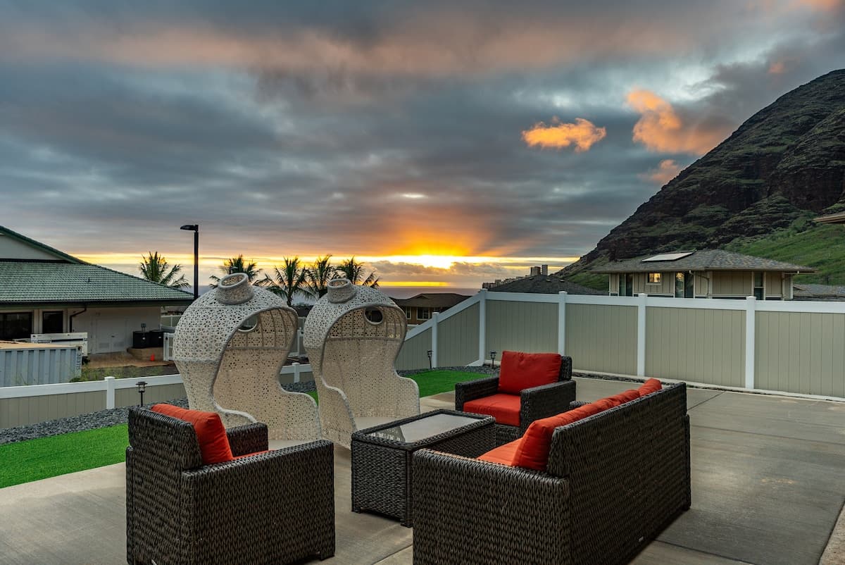 Home in Waianae · ★4.89 · 3 bedrooms · 5 beds · 2 shared baths - Photo 2