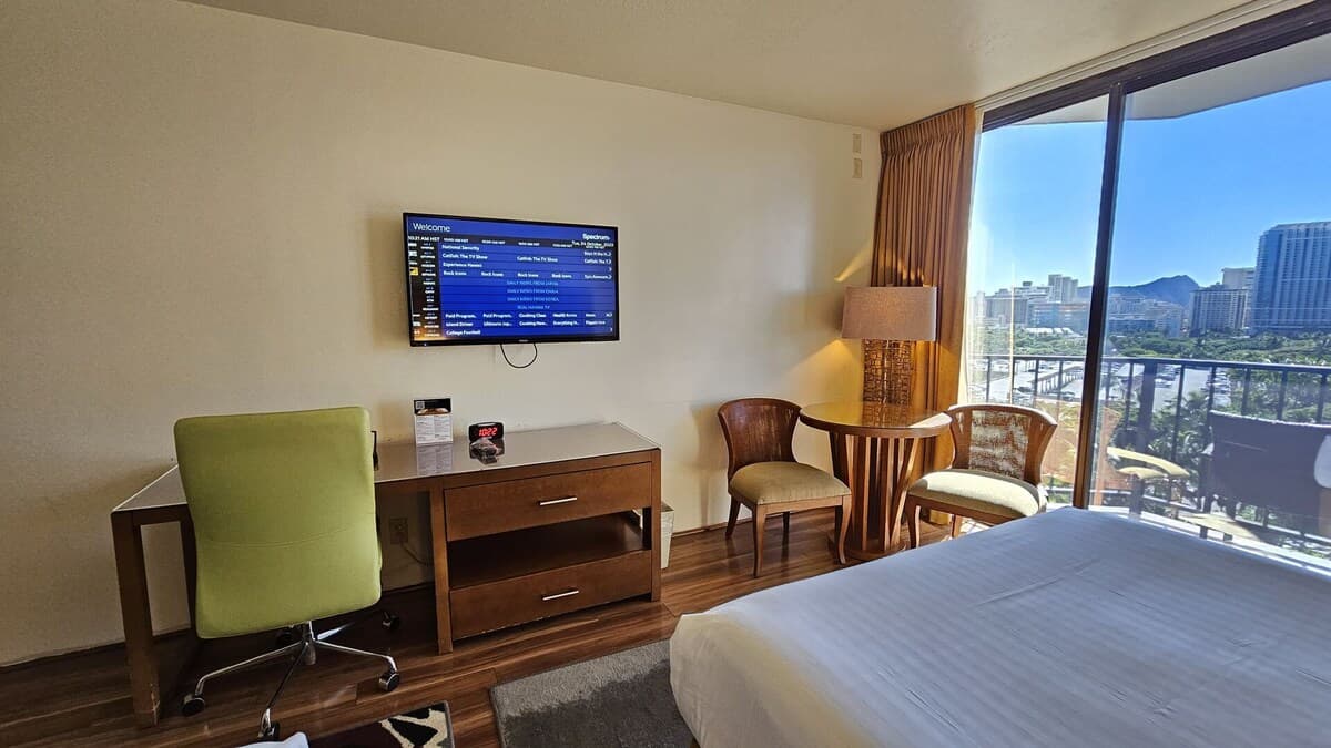 Condo in Honolulu · ★4.73 · 1 bedroom · 2 beds · 1 private bath - Photo 4