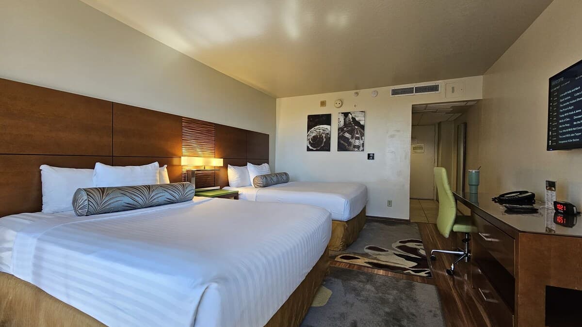 Condo in Honolulu · ★4.73 · 1 bedroom · 2 beds · 1 private bath - Photo 2