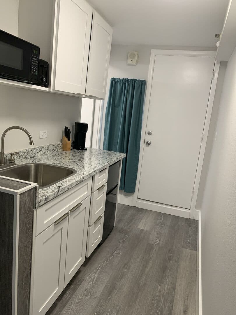Condo in Honolulu · ★4.59 · 1 bedroom · 1 bed · 1 private bath - Photo 5