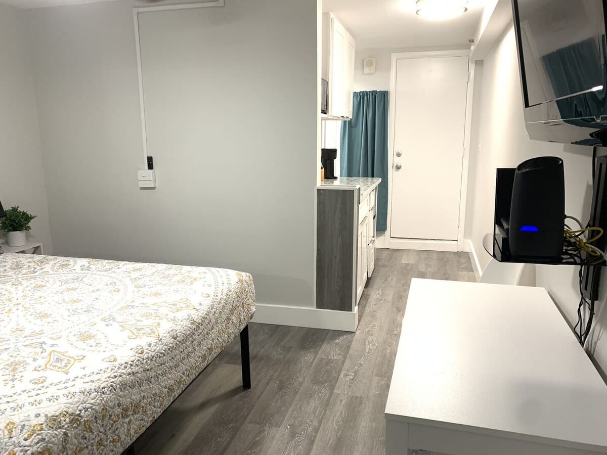 Condo in Honolulu · ★4.59 · 1 bedroom · 1 bed · 1 private bath - Photo 2