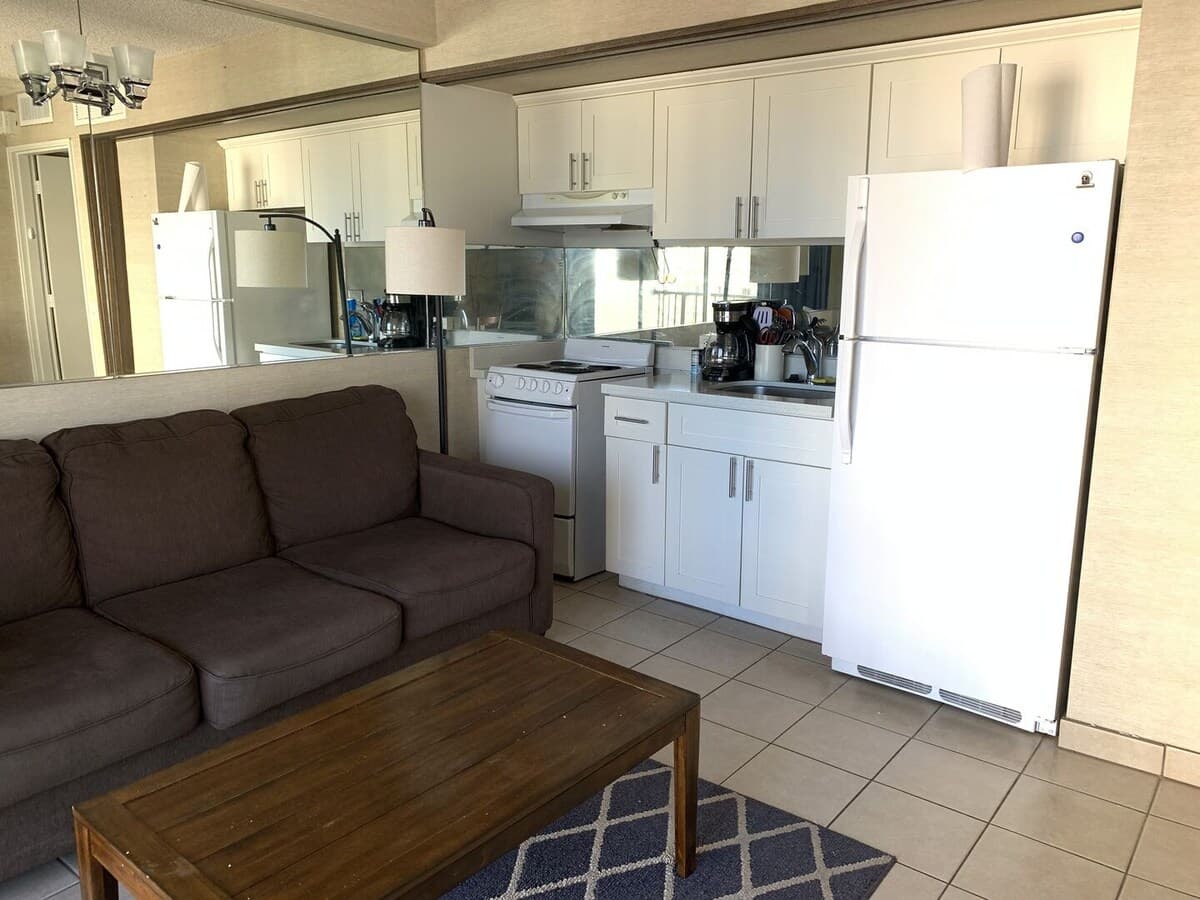 Condo in Honolulu · ★4.7 · 1 bedroom · 2 beds · 1 private bath - Photo 2