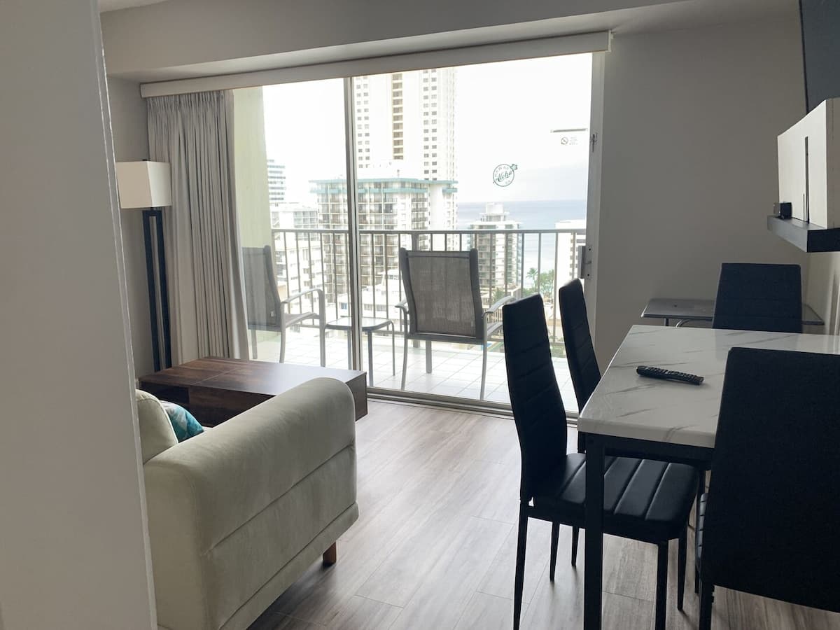Condo in Honolulu · ★4.87 · 1 bedroom · 1 bed · 1 private bath - Photo 2