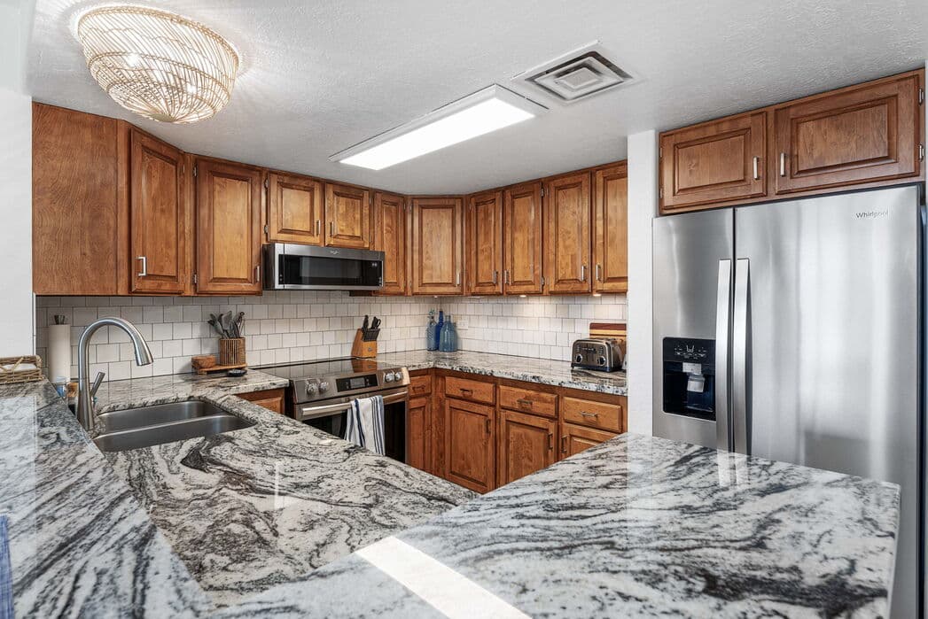Condo in Kailua-Kona · ★5.0 · 2 bedrooms · 4 beds · 2 baths - Photo 5