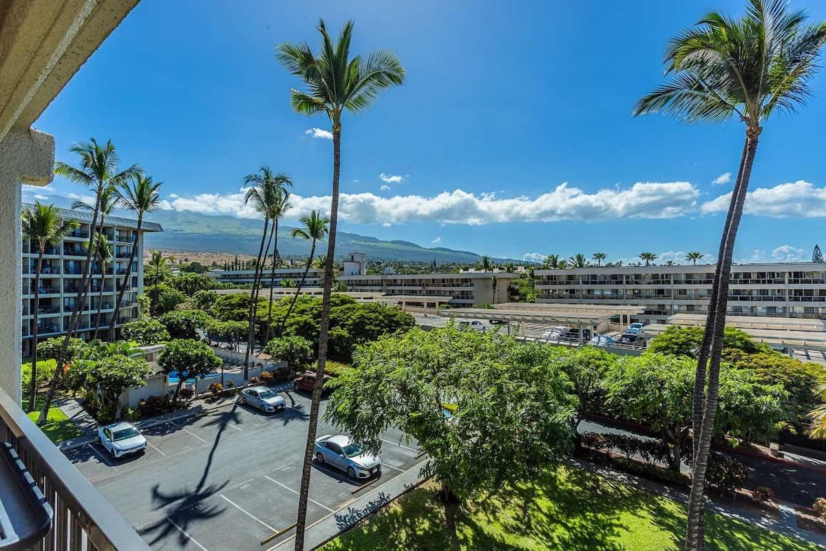Condo in Kihei · ★4.69 · 1 bedroom · 2 beds · 1 private bath - Photo 2