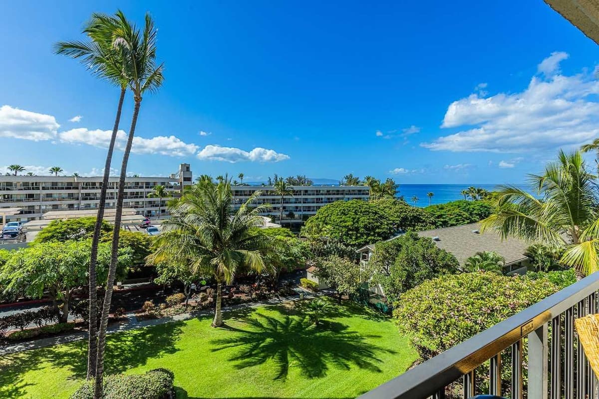 Condo in Kihei · ★4.69 · 1 bedroom · 2 beds · 1 private bath - Photo 1