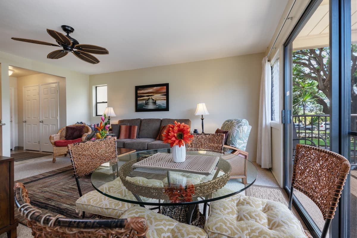 Condo in Wailuku · ★4.75 · 1 bedroom · 2 beds · 1 shared bath - Photo 3